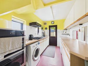 Kitchen- click for photo gallery